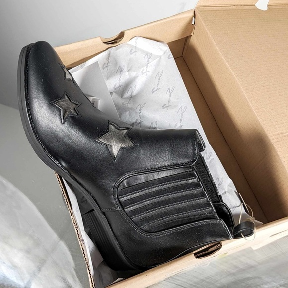 NWT /NIB SEVEN7
ROCKSTAR FAUX LEATHER BLOCK HEEL ANKLE BOOTS -10 - Picture 3 of 8